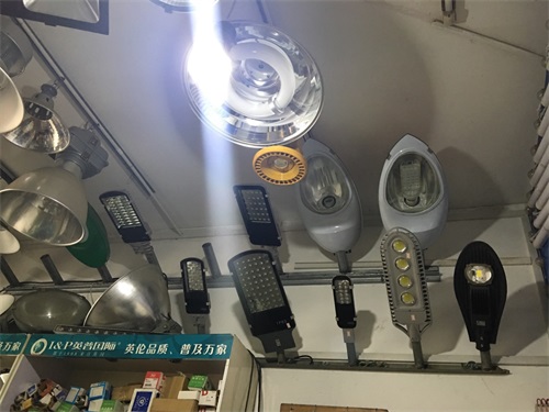 玉林燈具光源電器店面展示
