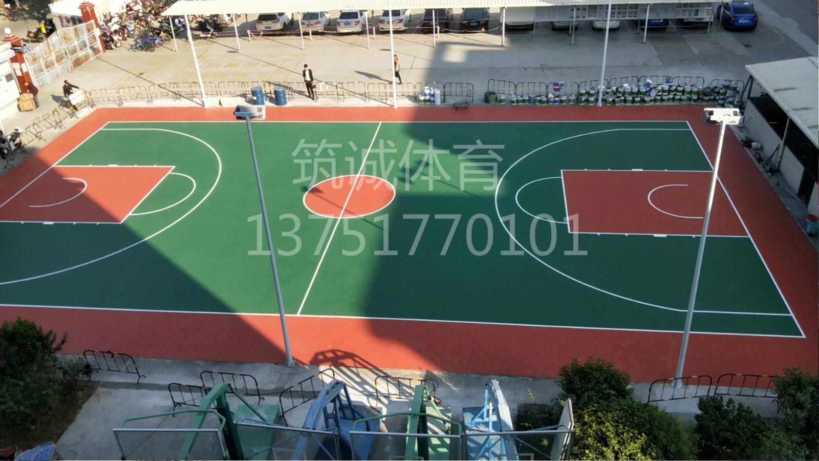深圳市大王山社区篮球场面层铺设工程 1.jpg