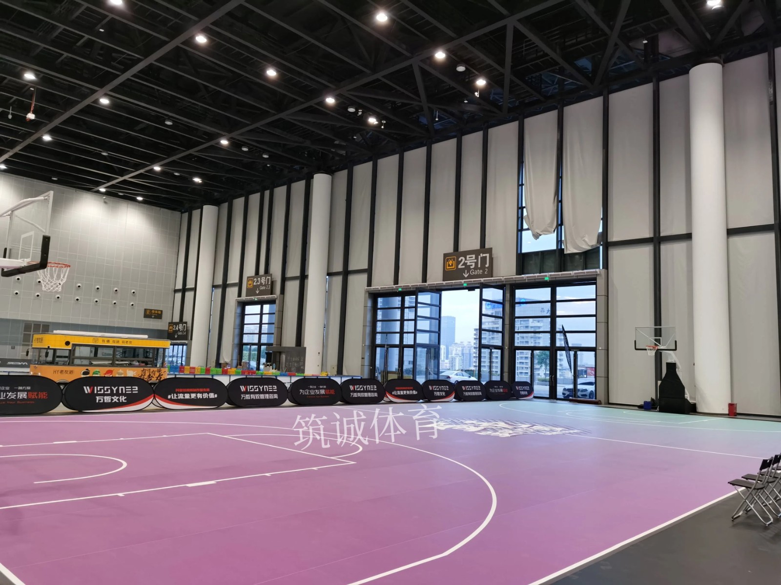 南宁国际会展中心蛋壳体育公园篮球场定制地胶水印 2.jpg
