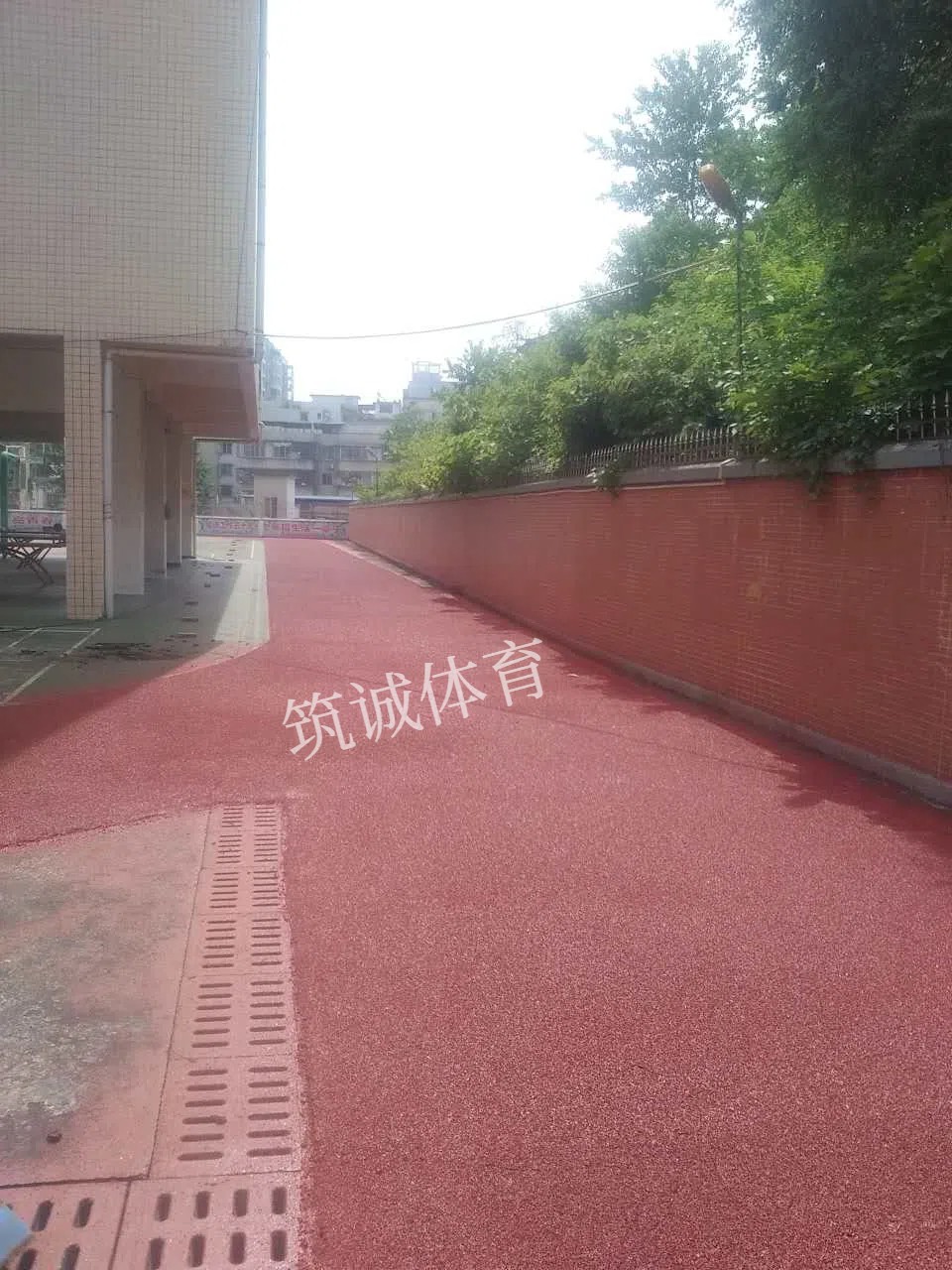 广东乐昌市中英文学校塑胶面层水印 3.jpg