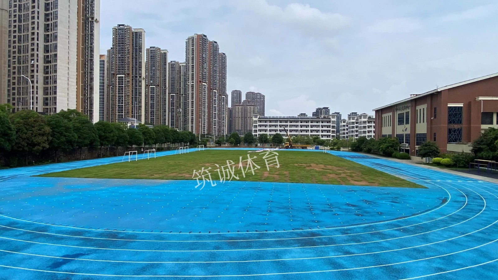 四川南宁市五象新区第一实验小学旧校区足球场